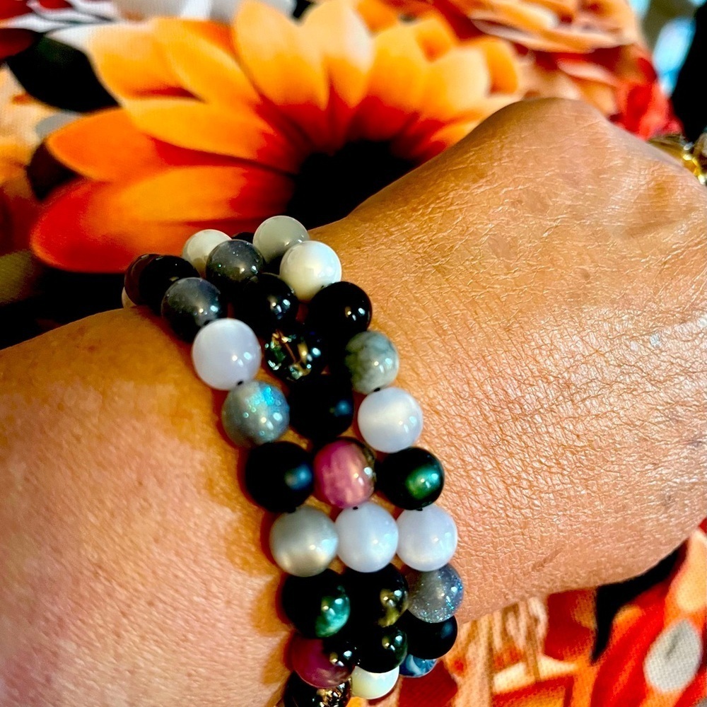 Set of 3 Elegant Multicolor Beaded Elestic Bracelets - Picture 3 of 4
